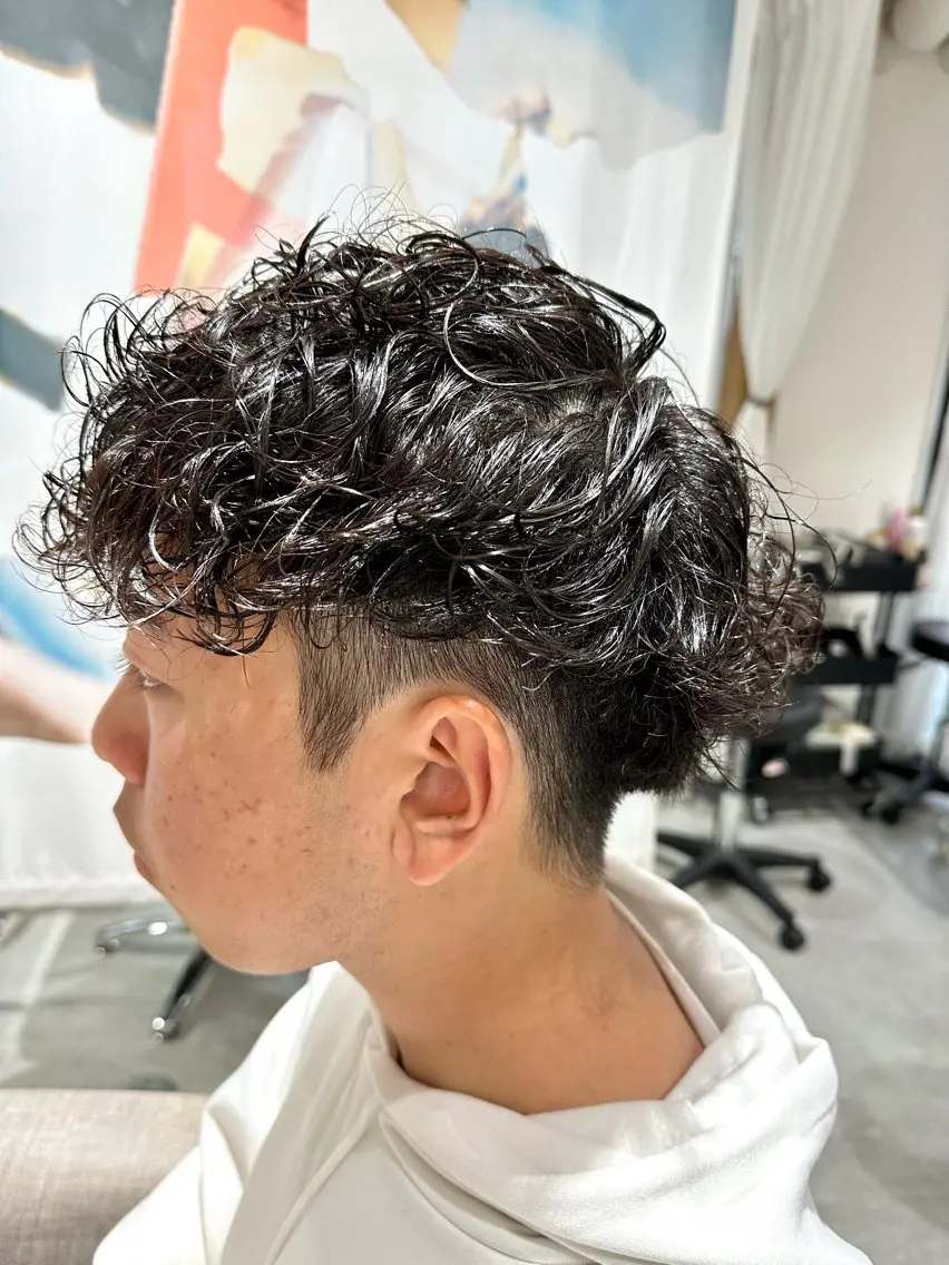 パーマ メンズ メンズパーマ スペインカール カット パーマ 💎メンズパーマ特化 🥇メンズのプロのヘアスタイル