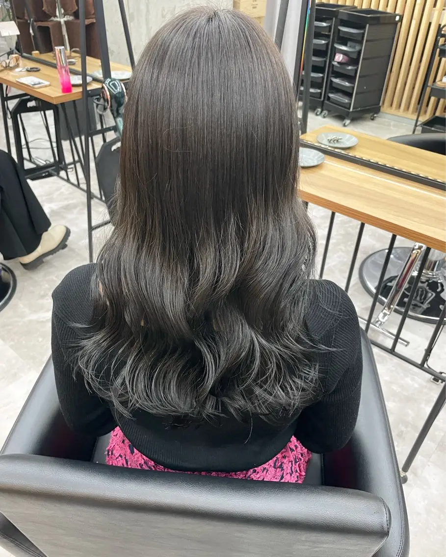 ロング カラー ヘアアレンジ オリーブカラー 苗代萌/ぷるツヤ髪 🫧／レイヤーカットのヘアスタイル