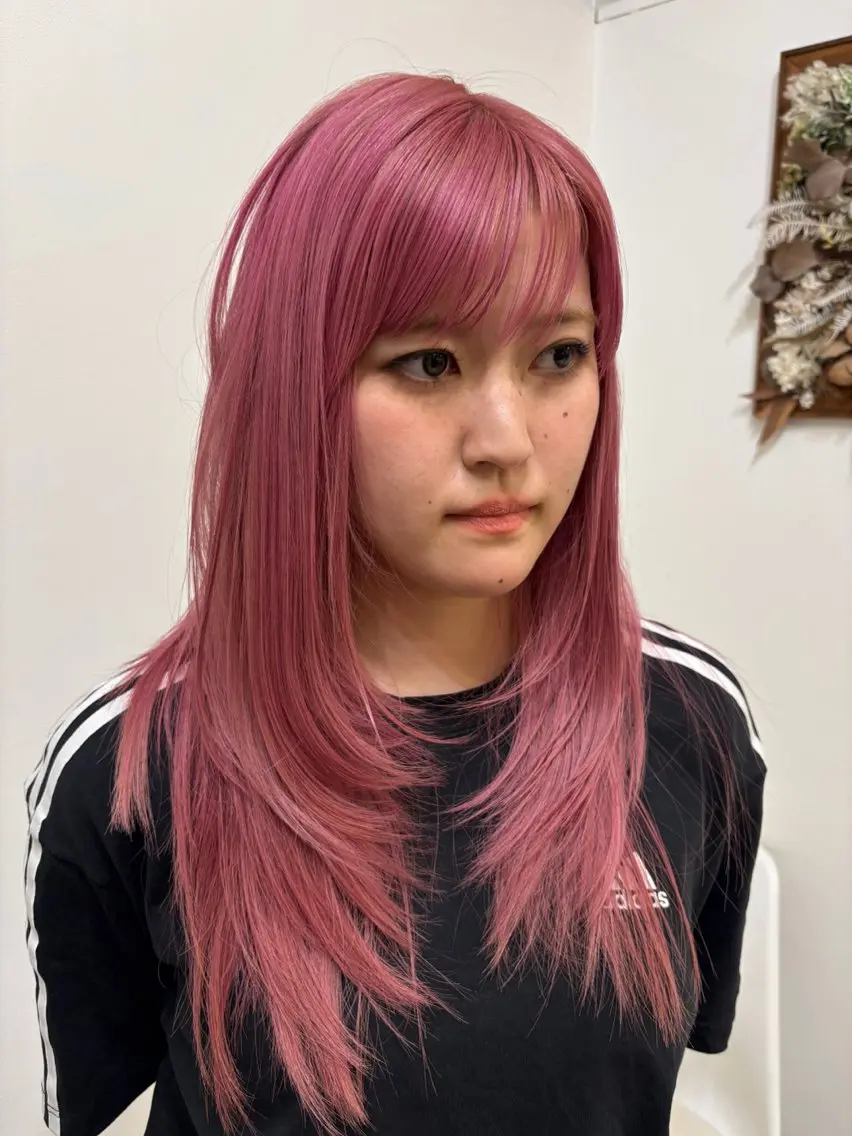 ロング カラー ピンクカラー 髙木 藍紗のヘアスタイル