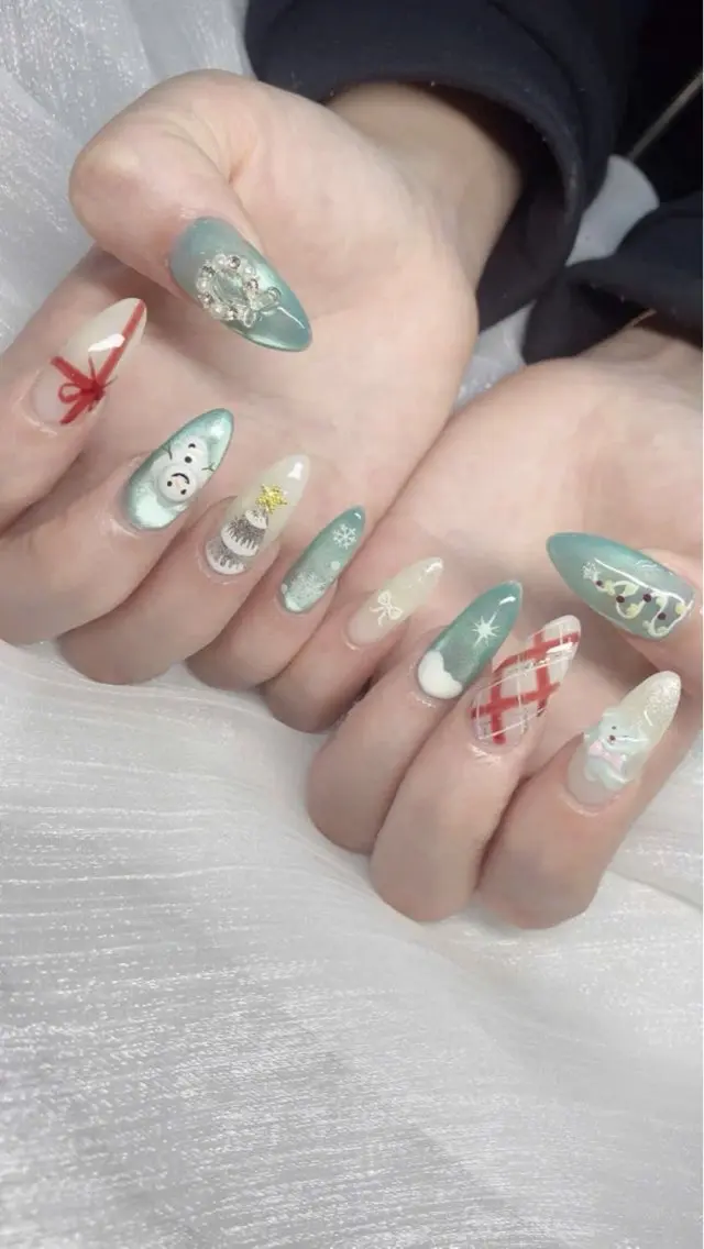 ネイル フレンチネイル グラデーション キラキラネイル 韓国ネイル マグネットネイル ハンドネイル ハンドケア Hara Nail 【持ち込みOK】のネイルデザイン