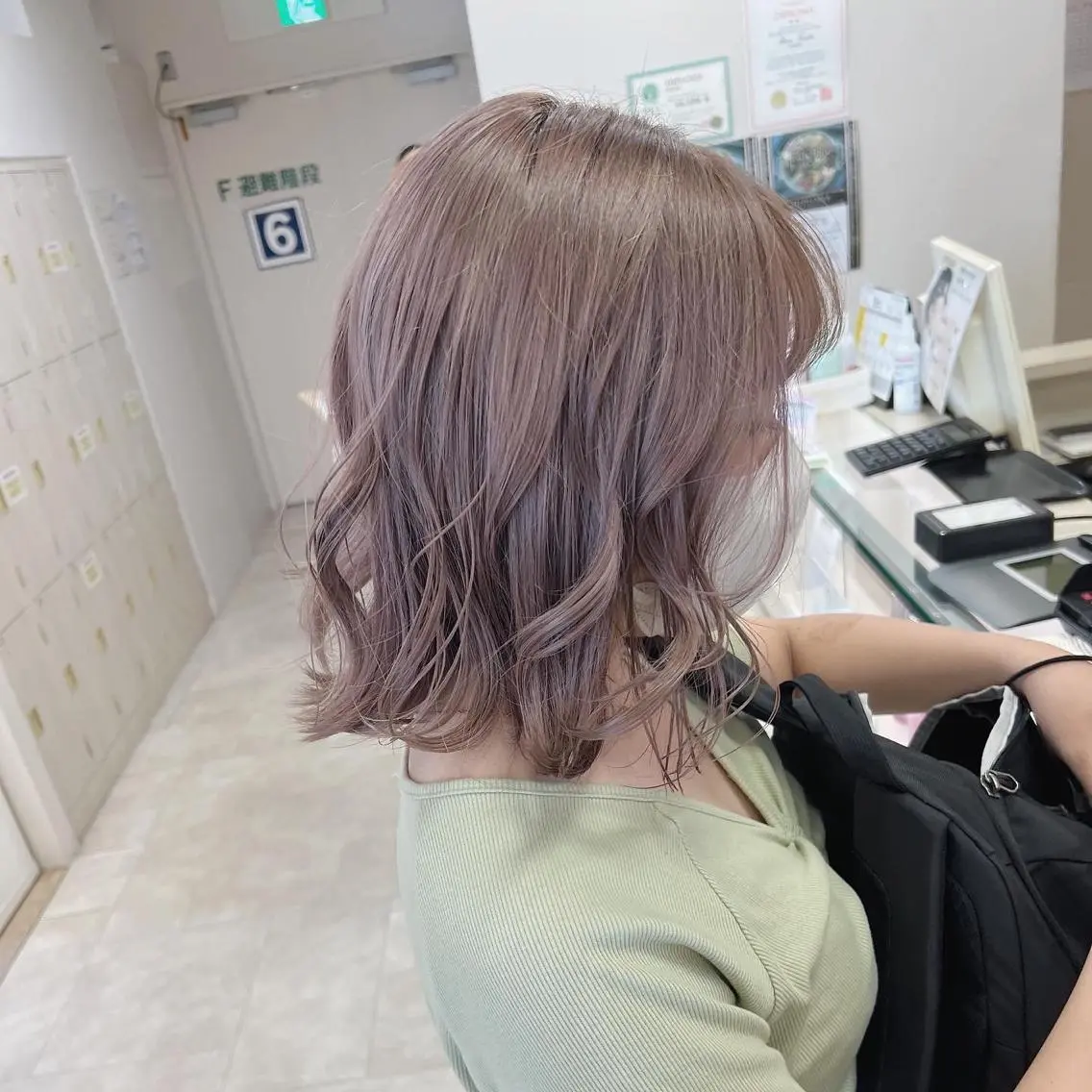 ショート カラー ベージュカラー ミルクティーベージュ ヘアカラー トリートメント ヘッドスパ ハイトーン/ウルフ /レイヤー/坂野幸伸のヘアスタイル