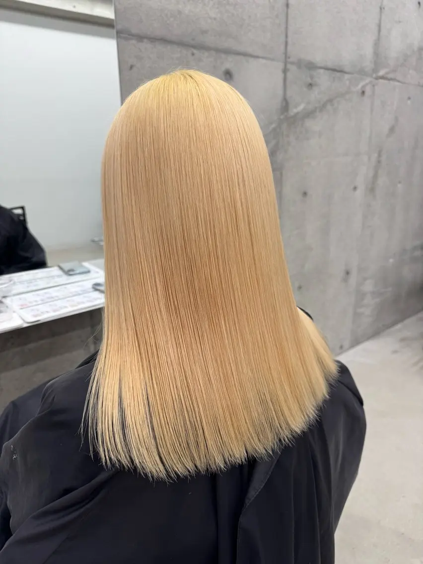 カラー 抜きっぱなしブロンド ヘアカラー トリートメント Asami/名古屋/ ハイトーン/デザインのヘアスタイル