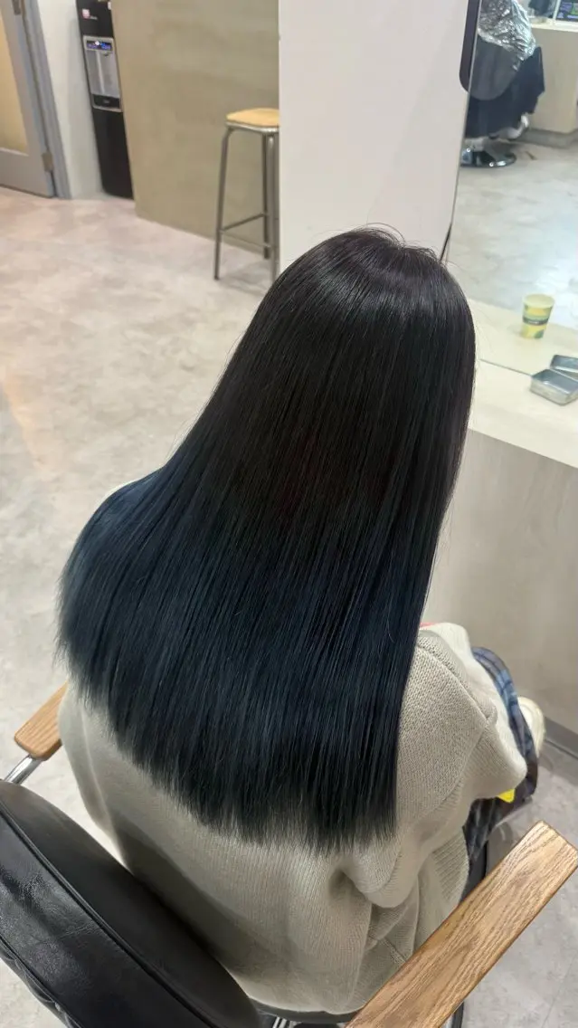 ロング カラー ブリーチ デザインカラー グラデーションカラー カット ヘアカラー soyon 心斎橋店のヘアスタイル