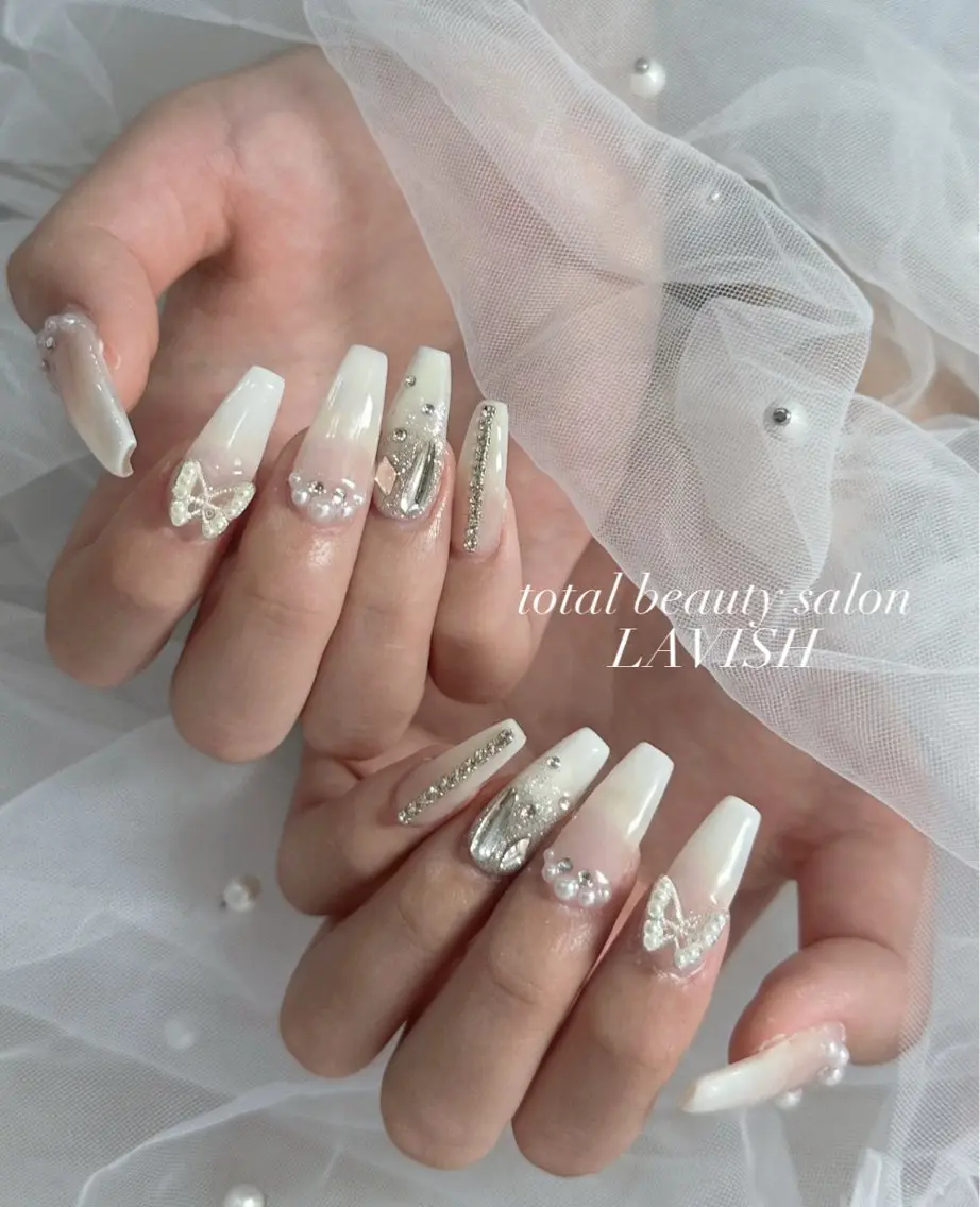 ネイル ハンドネイル フットネイル LAVISH nanamiのネイルデザイン