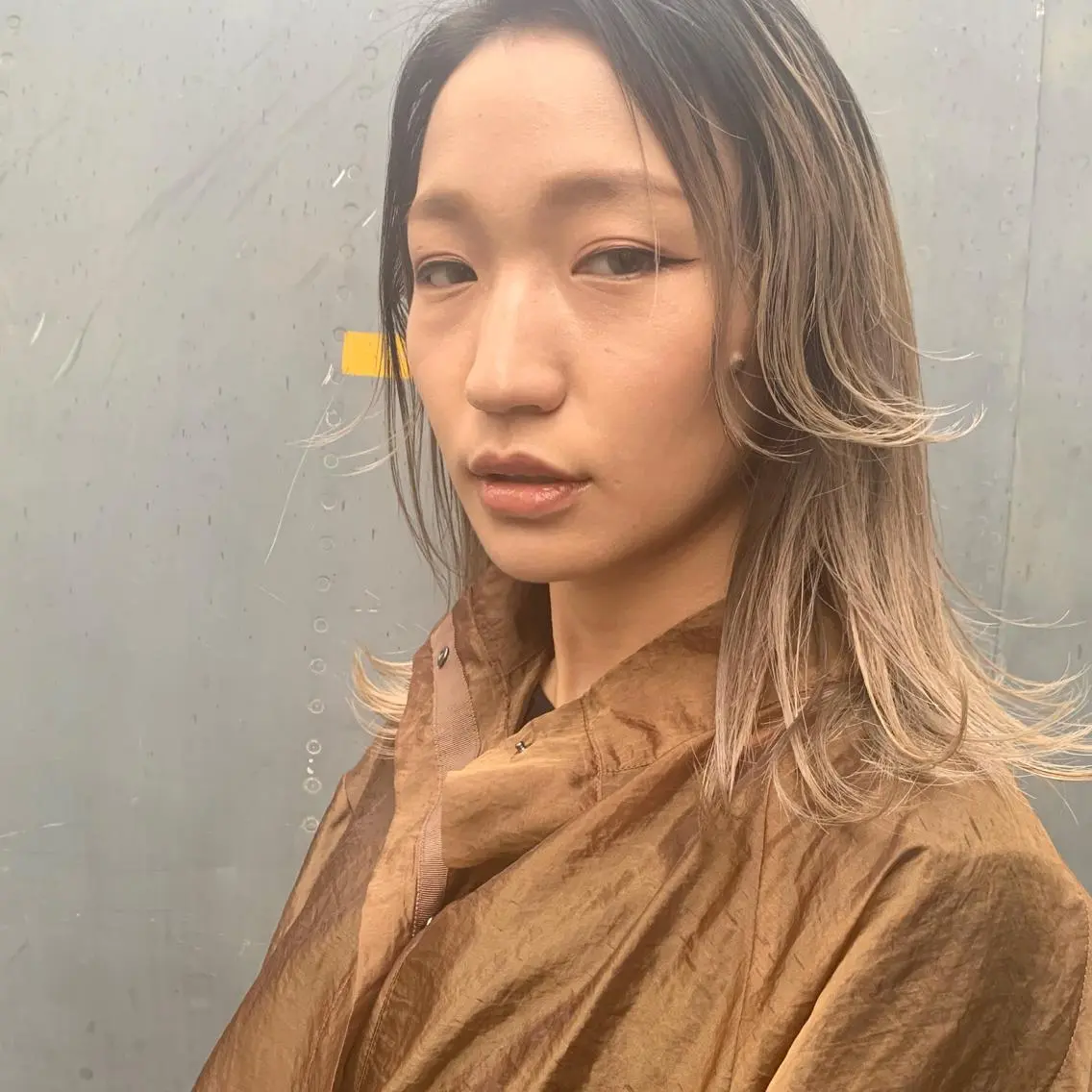 ミディアム カラー ベージュカラー 黒髪 ブリーチ ハイトーンカラー 池田 真由美のヘアスタイル