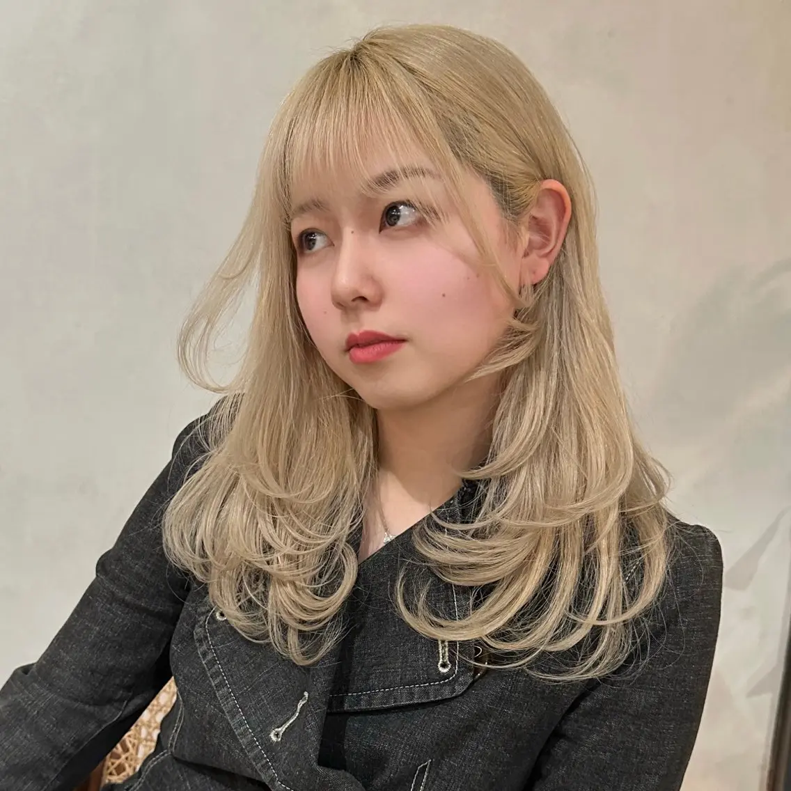 セミロング カラー カット ヘアカラー 💫艶ハイトーン×髪 質改善💫リュウトのヘアスタイル