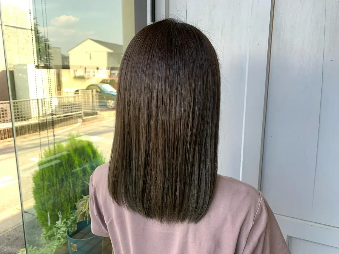 セミロング カラー グレージュ ヘアカラー トリートメント ツキダテ ユイのヘアスタイル