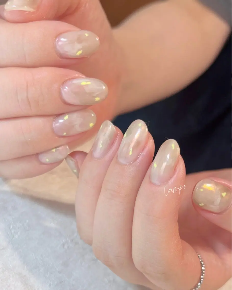 ネイル ニュアンスネイル 黄色 ハンドネイル lampo yukoのネイルデザイン
