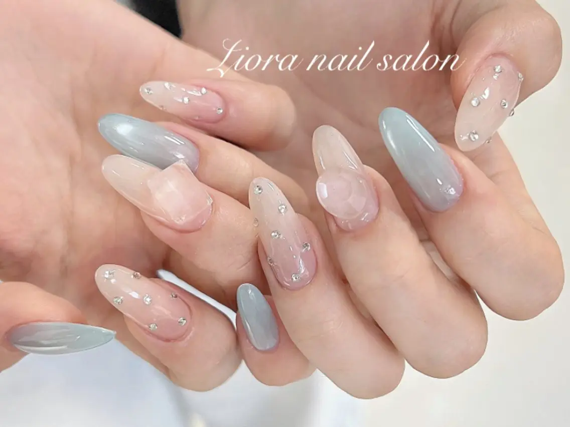 ネイル フレンチネイル ジェルネイル ガーリー グラデーション キラキラネイル ハンドネイル Liora nailのネイルデザイン