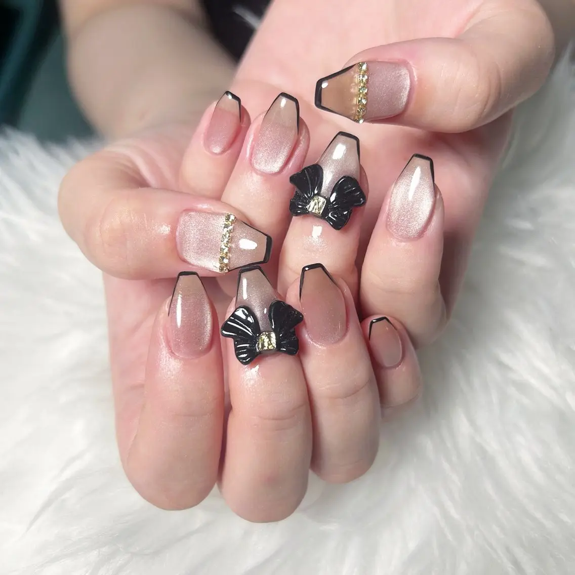ネイル フレンチネイル ガーリー マグネットネイル リボン ハンドネイル haac nailsのネイルデザイン