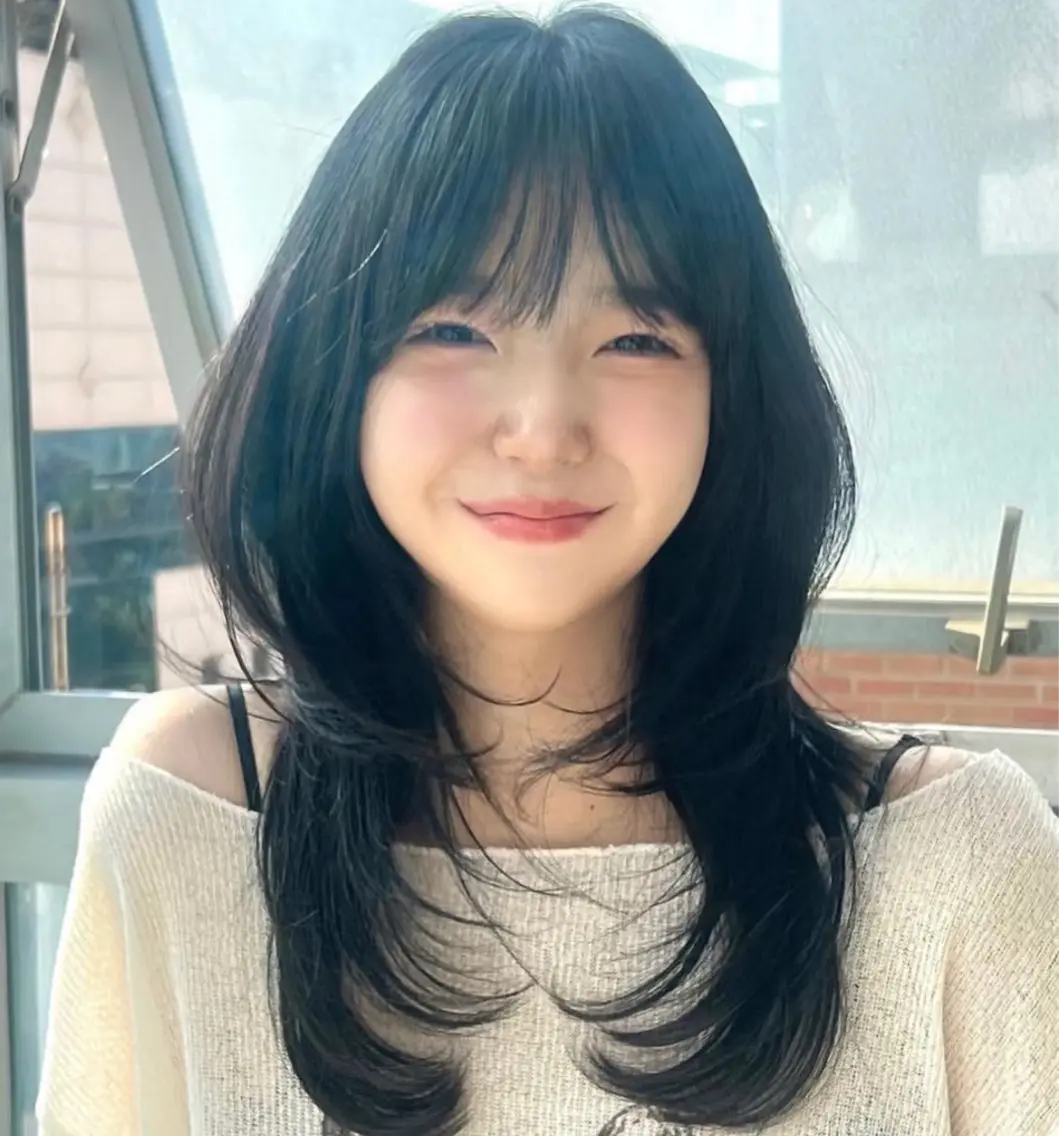 ロング レイヤーカット 韓国風レイヤーカラー ライムのヘアスタイル