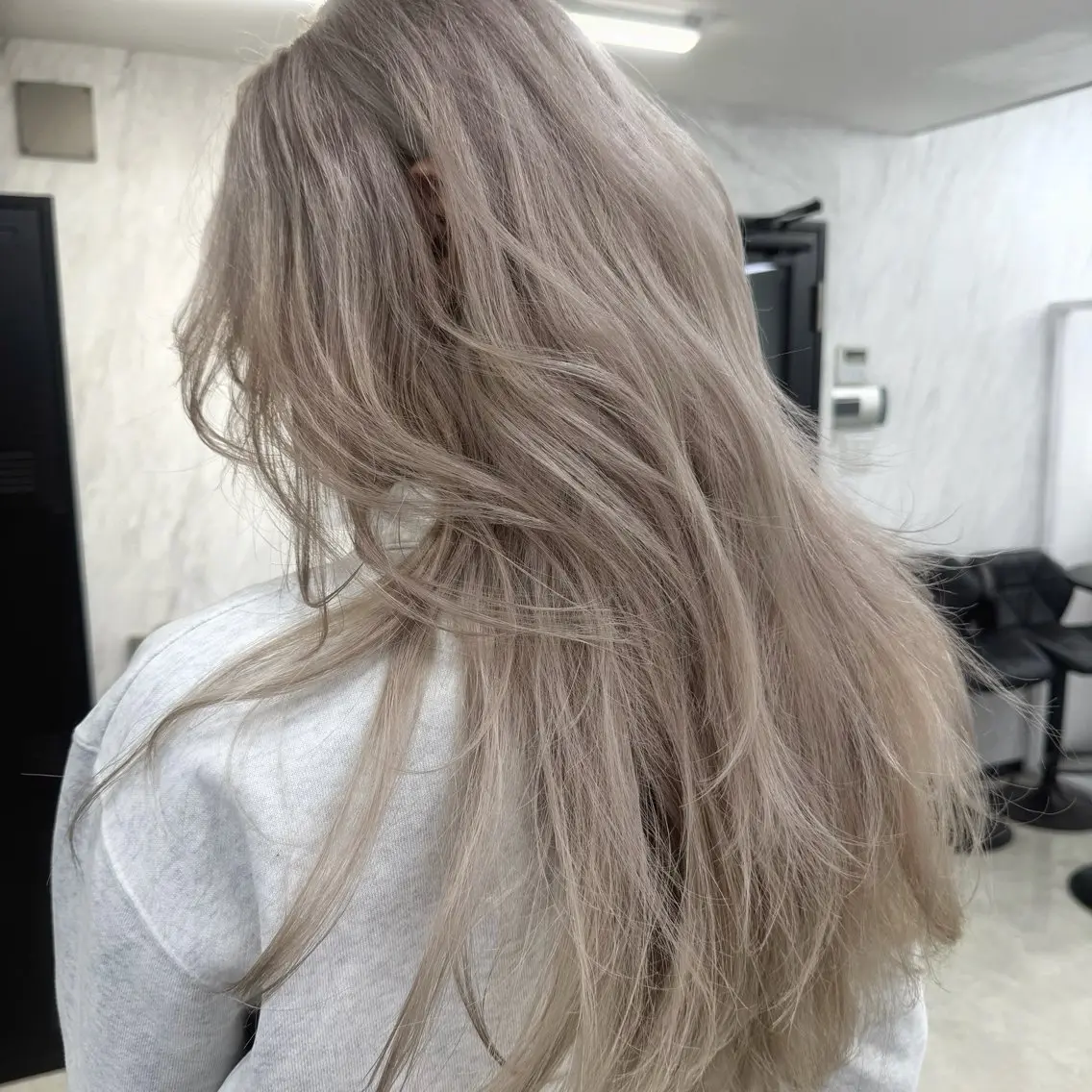 ロング カラー シールエクステ ハイトーンカラー エクステ ヘアカラー シールエクステ特化 ハイトーン、NANAのヘアスタイル