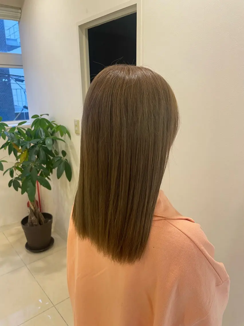 ロング カラー 伊藤 綾のヘアスタイル