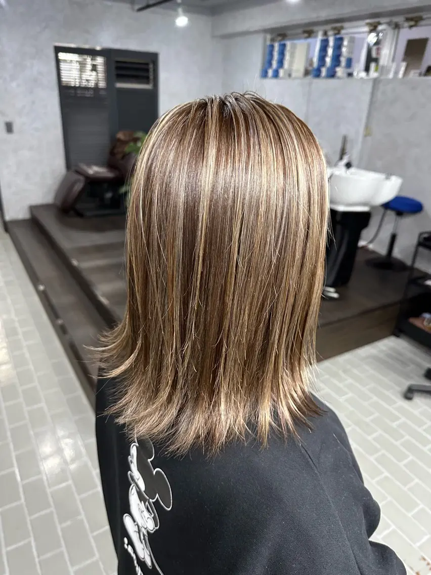 ミディアム ハイライト 髪質改善 レイヤーカット カット ヘアカラー 髪質改善ayame 横山諒のヘアスタイル