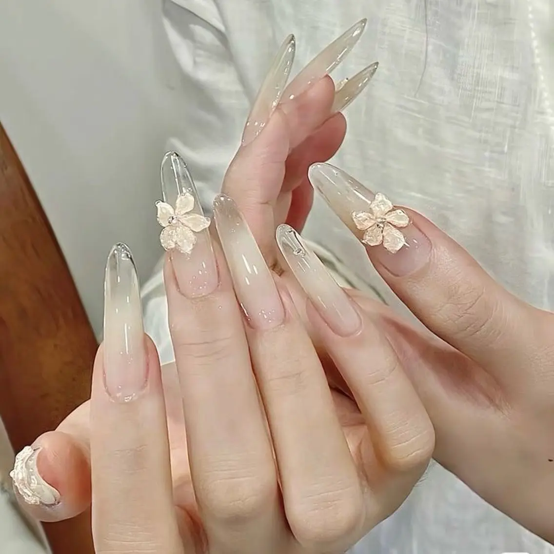 ネイル アートネイル クリアネイル フラワーネイル ジェルネイル グラデーション ハンドネイル Umee Nailのネイルデザイン