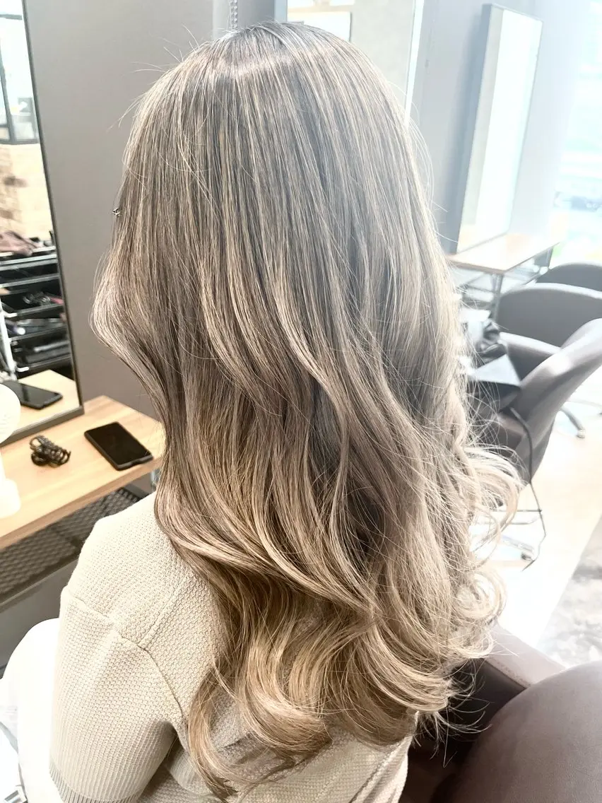 ロング ヘアカラー LucksiMie ginza 明松のヘアスタイル