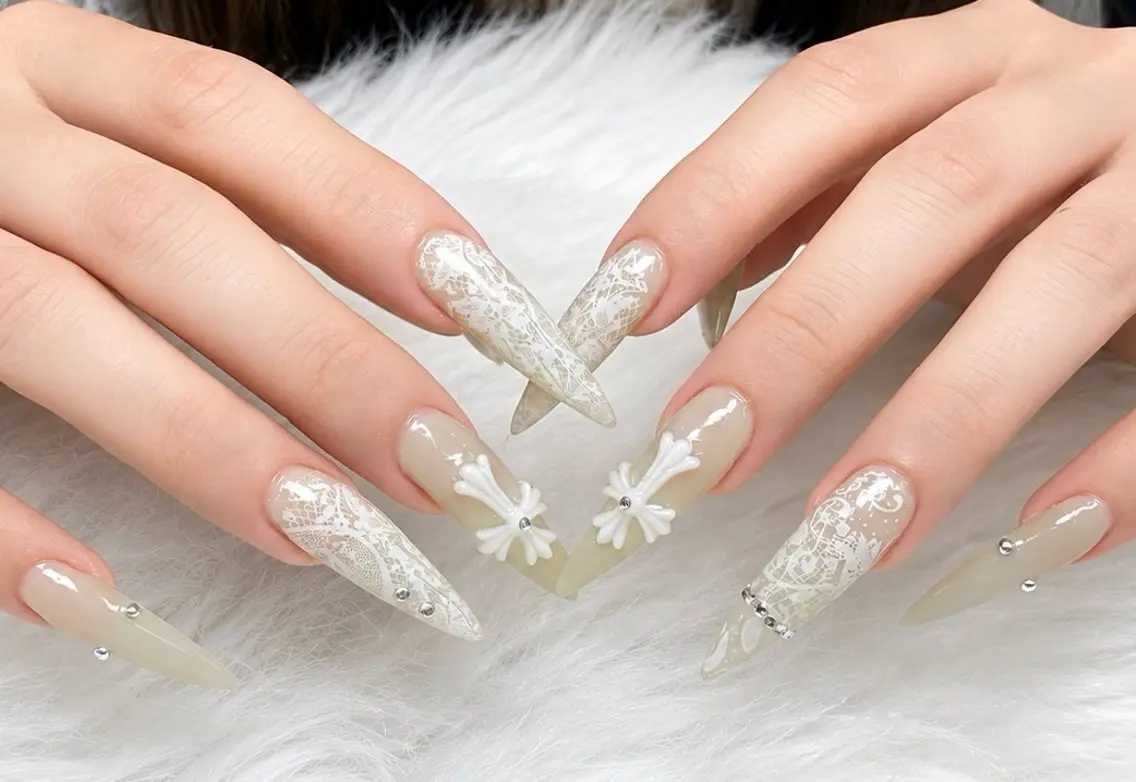 ネイル アートネイル ボルドー フレンチネイル ジェルネイル 氷ネイル・うるうるネイル ハンドネイル Julie NailSalonのネイルデザイン