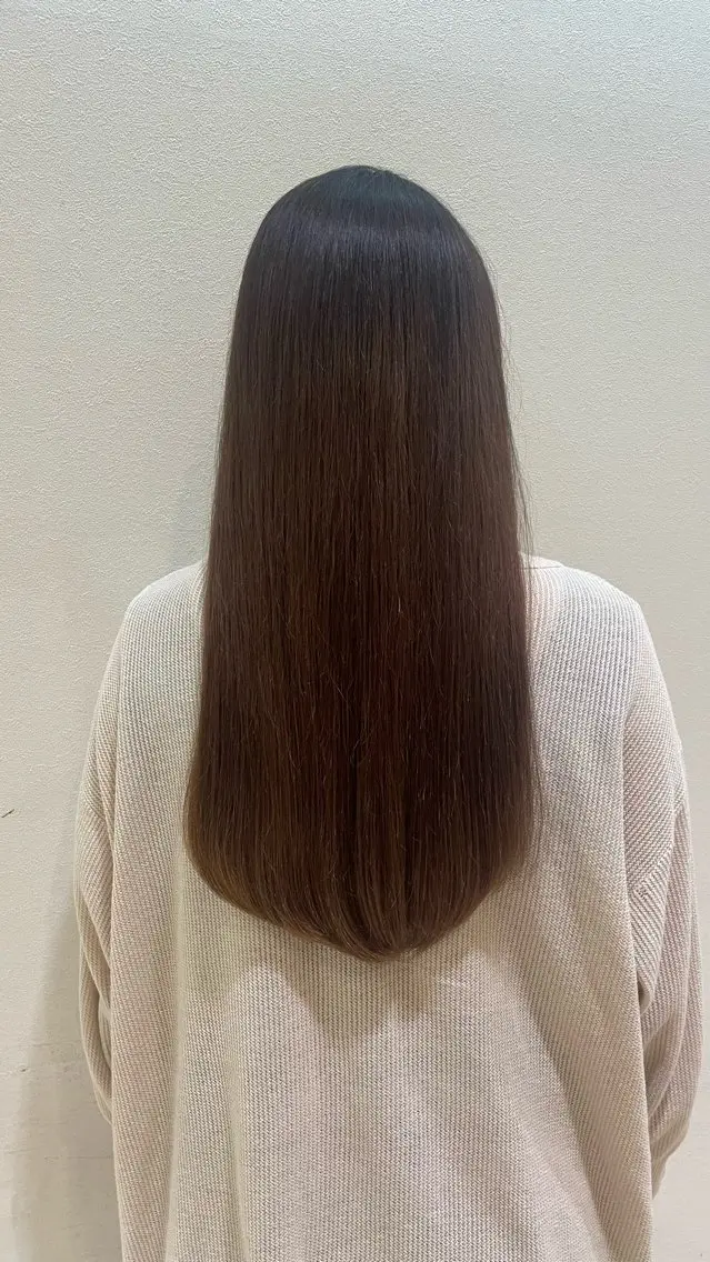 ロング 西岡 莉緒のヘアスタイル