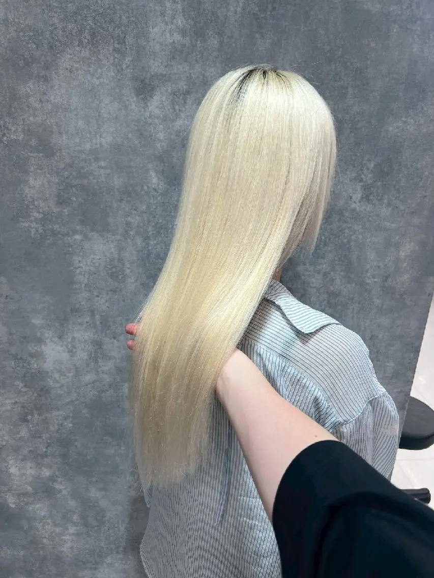 カラー ロング 地雷系🎀ハイトーン 💙荒川結星のヘアスタイル