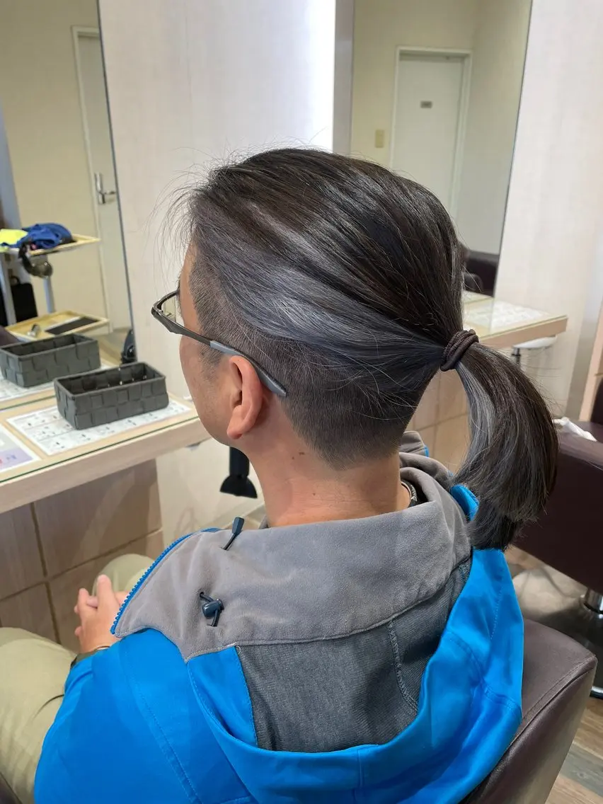 カラー メンズ マンバンヘア シルバー ヘアカラー 小林 純一郎のヘアスタイル