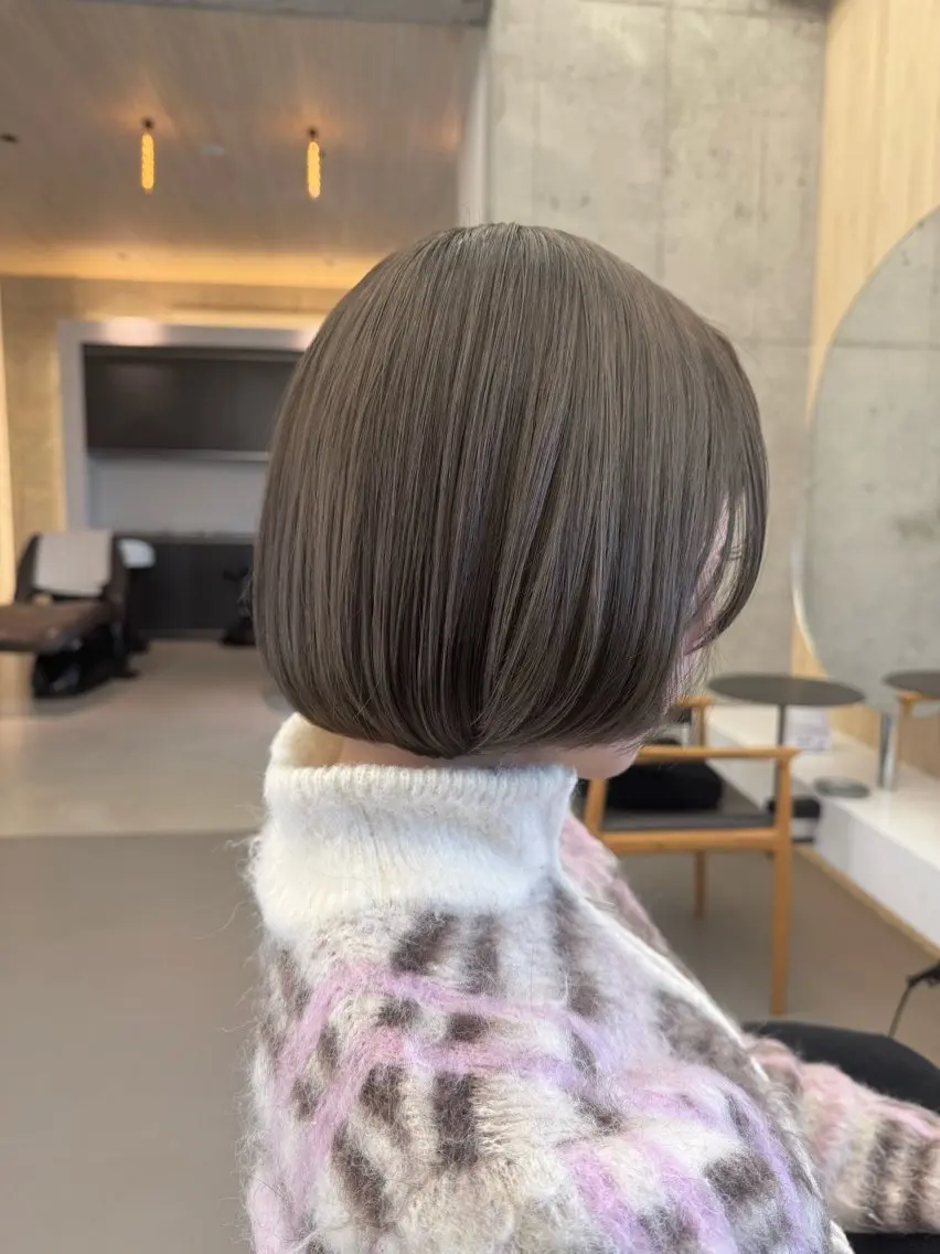 ショート カラー ベージュカラー ブリーチ ミルクティーベージュ カット ヘアカラー トリートメント 【髪質改善】 kasumi🌷🌷のヘアスタイル