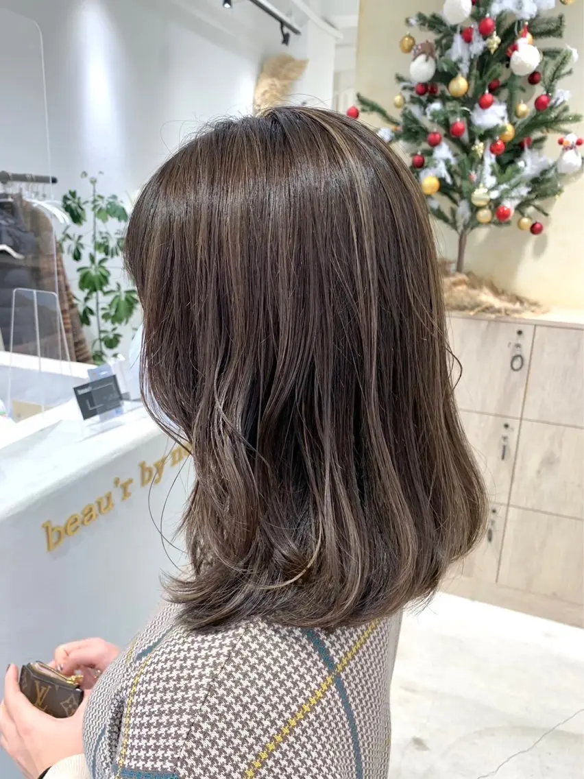 ミディアム カラー ハイライトカラー ハイライト hair shioのヘアスタイル
