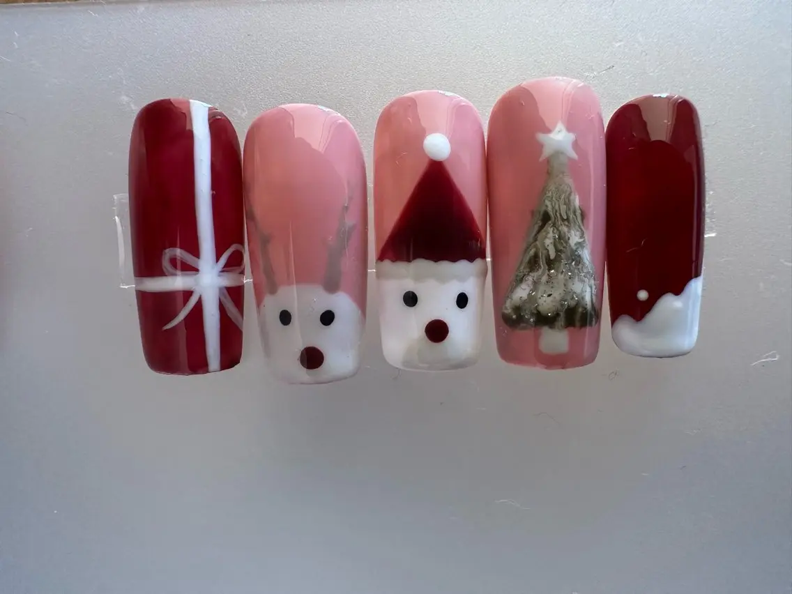 ネイル 赤色 冬ネイル クリスマス LYYM Salon Miraのネイルデザイン
