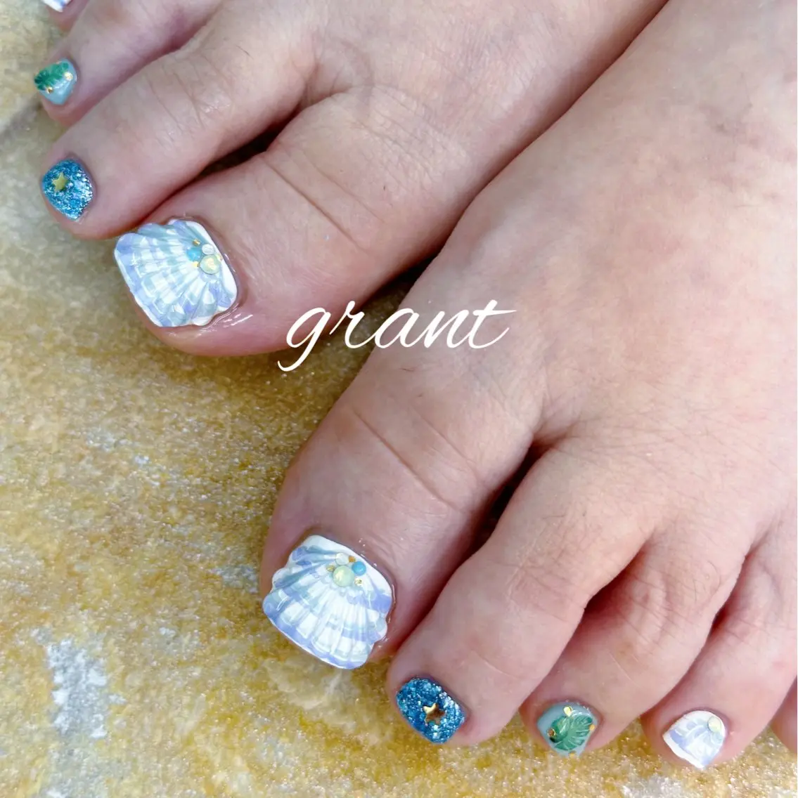 ネイル フットネイル キラキラネイル フットネイル nailsalon grantのネイルデザイン