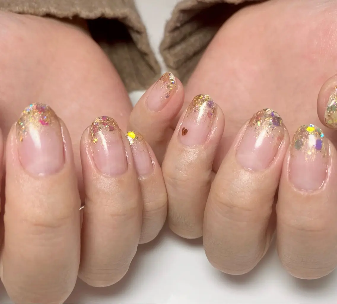ネイル ゴールド ハート ホログラムネイル バレンタイン Nail Salon K 🧸美爪育成のネイルデザイン