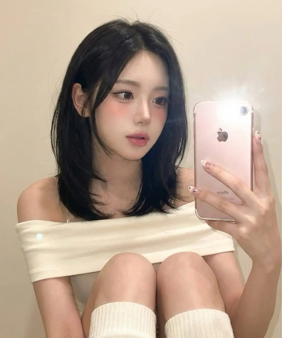 ミディアム Ayuri♡ ミディアムレイヤーのヘアスタイル