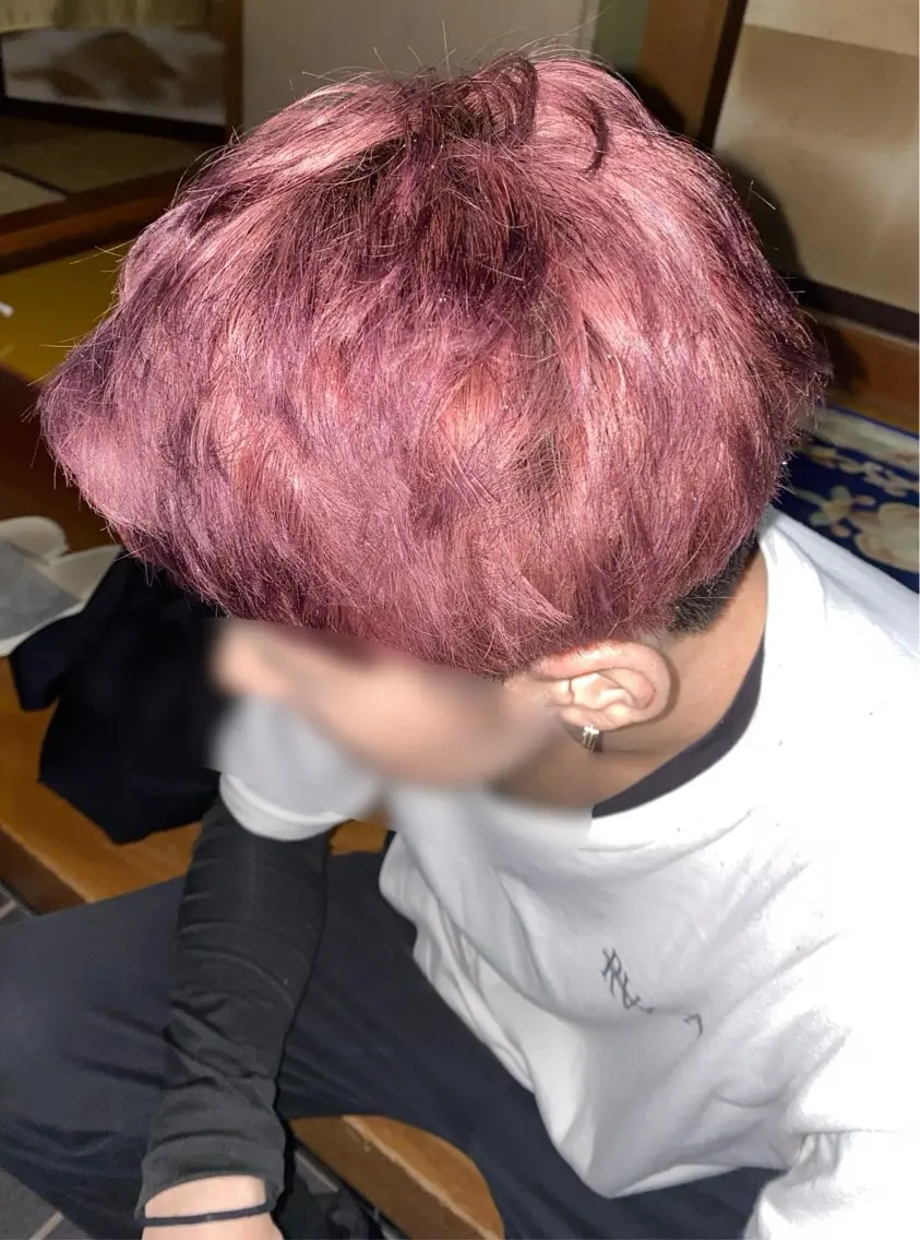 ショート カラー メンズ メンズブリーチ ブリーチ 透明感カラー ピンクカラー レッドカラー ヘアカラー 髙﨑 優翔のヘアスタイル