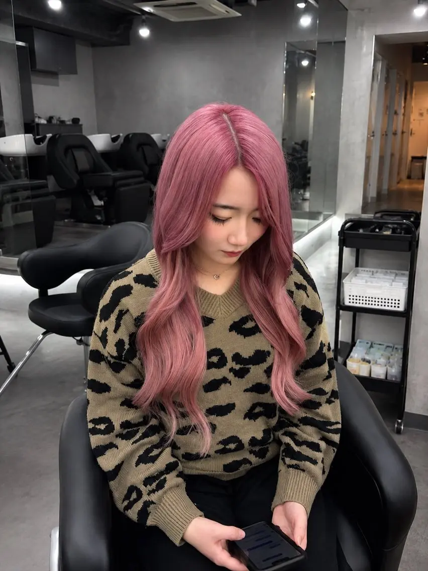ロング ヘアカラー 🦋韓国ヘア💙 ハイトーンRUNAのヘアスタイル