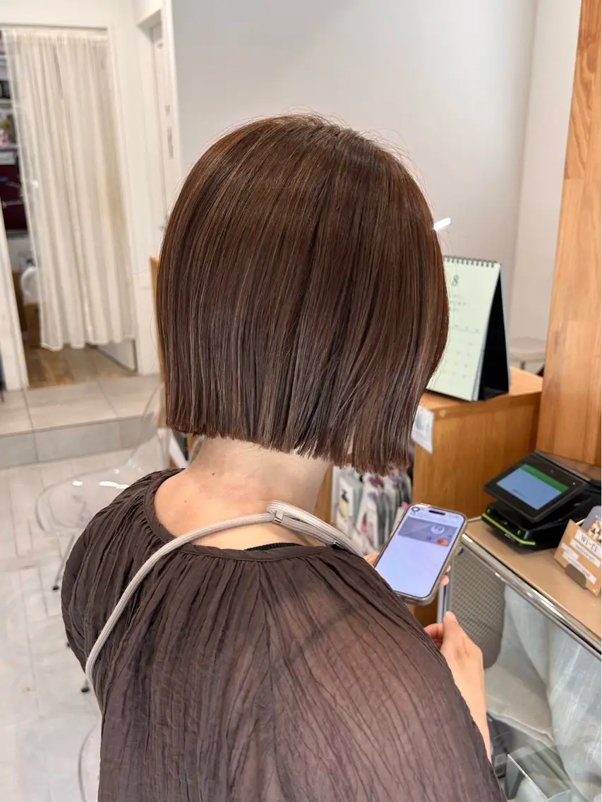 ショート カラー カット ヘアカラー トリートメント ぱつっとボブ/ 小野あかねのヘアスタイル