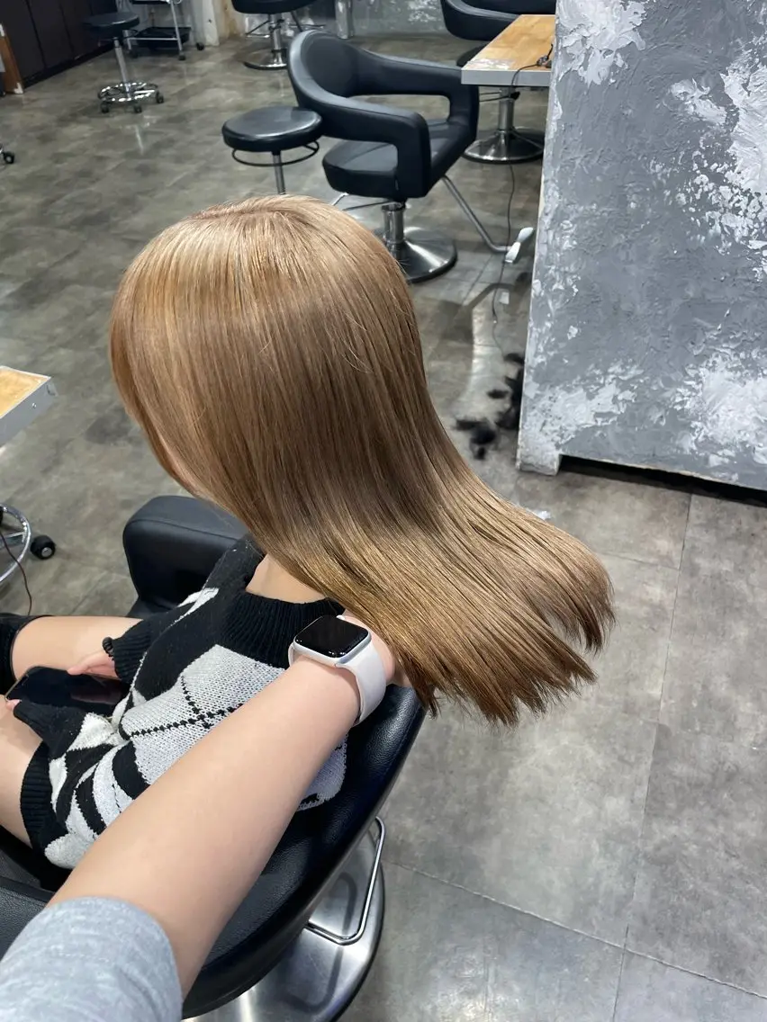 セミロング カラー ヘアカラー ハイトーン 横浜💞ミオのヘアスタイル