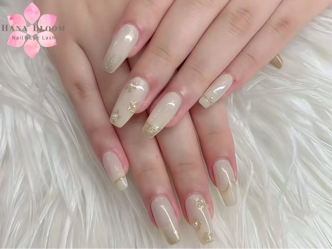 ネイル フレンチネイル ジェルネイル グラデーション ラメ(グリッター) マグネットネイル ハンドネイル ハンドケア Hana Bloom Nail Salonのネイルデザイン