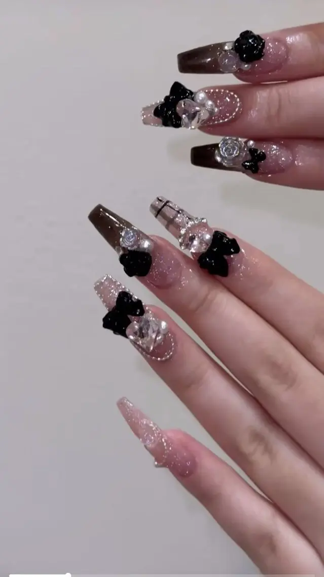 ネイル チークネイル ドット フットネイル フレンチネイル グラデーション ハンドネイル ハンドケア Nihonthy Nail 新宿のネイルデザイン