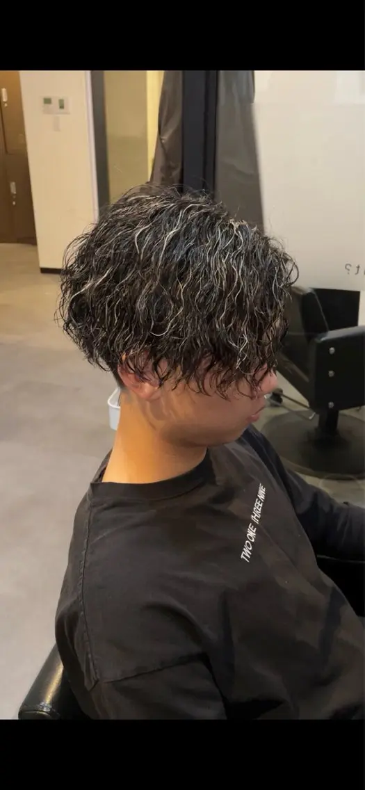 ショート パーマ メンズ メンズメッシュ メンズパーマ ツイストスパイラルパーマ スパイラルパーマ カット パーマ 👑髪質改善カラー 中垣斗希のヘアスタイル