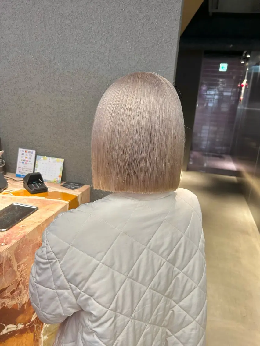 ミディアム カラー ベージュカラー ブリーチ ホワイトベージュ ✅ケアブリーチ✅ トヨオカ ノブヒデのヘアスタイル