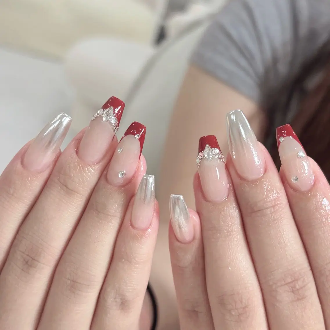ネイル アートネイル フレンチネイル グラデーション ミラーネイル 赤色 ハンドネイル FLY Nail Salonのネイルデザイン