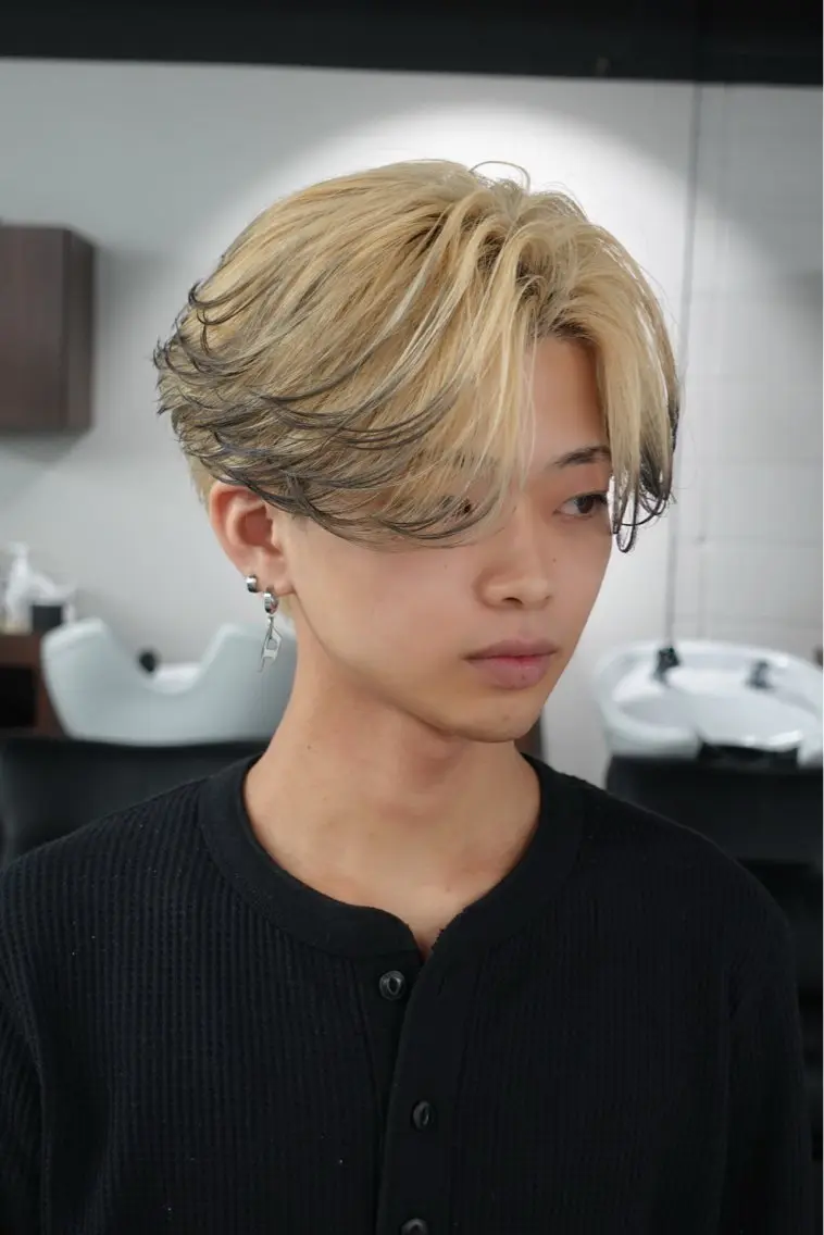 カラー メンズ メンズハイトーン デザインカラー ハイトーンカラー 湖城 恵吾のヘアスタイル