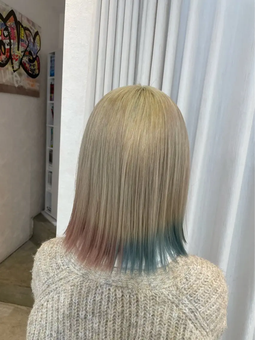 ミディアム カラー ブリーチ 抜きっぱなしブロンド ブルーカラー ピンクカラー 安井まゆ _Box mico.のヘアスタイル