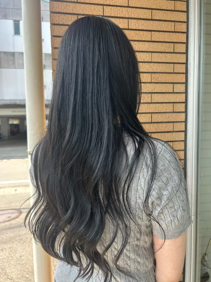 ロング カラー 黒髪 ブルーカラー ブルーブラック 透明感カラー KA NAのヘアスタイル