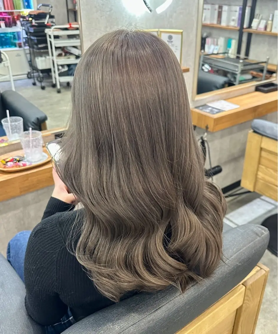 ロング ヘアカラー MOURI CHISATOのヘアスタイル