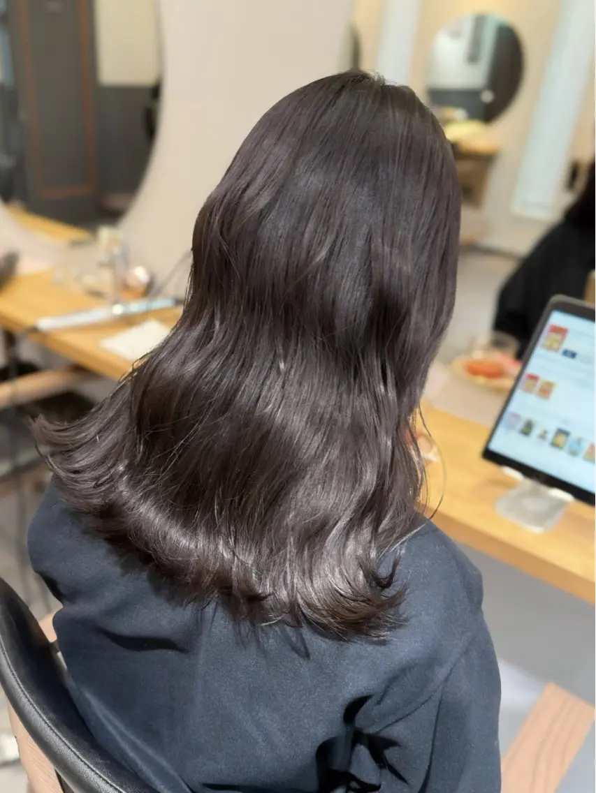 ロング カラー ブリーチ グレージュ ブリーチなしカラー こもり なおやのヘアスタイル