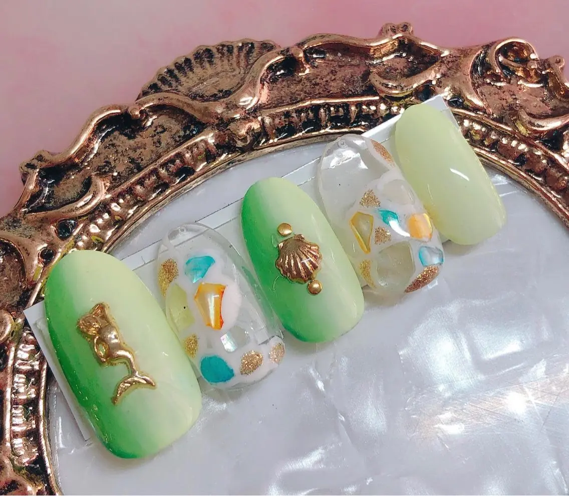ネイル ハンドネイル CROWN プライベートサロンのネイルデザイン