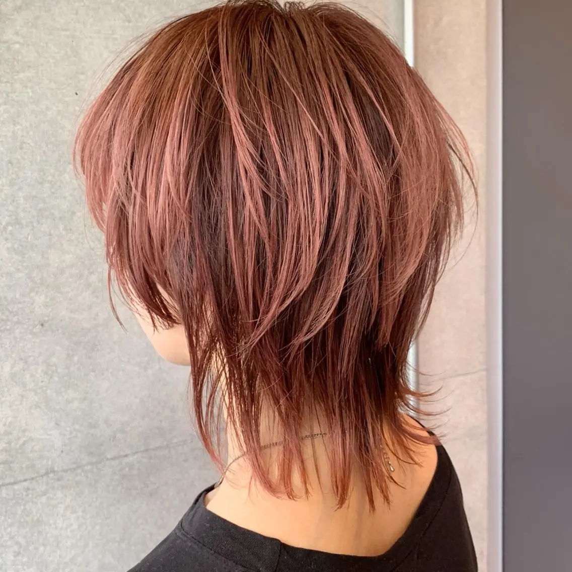 ミディアム ウルフカット カット ヘアカラー トリートメント オシャレ髪✔️ 店長オオキアキヒロのヘアスタイル