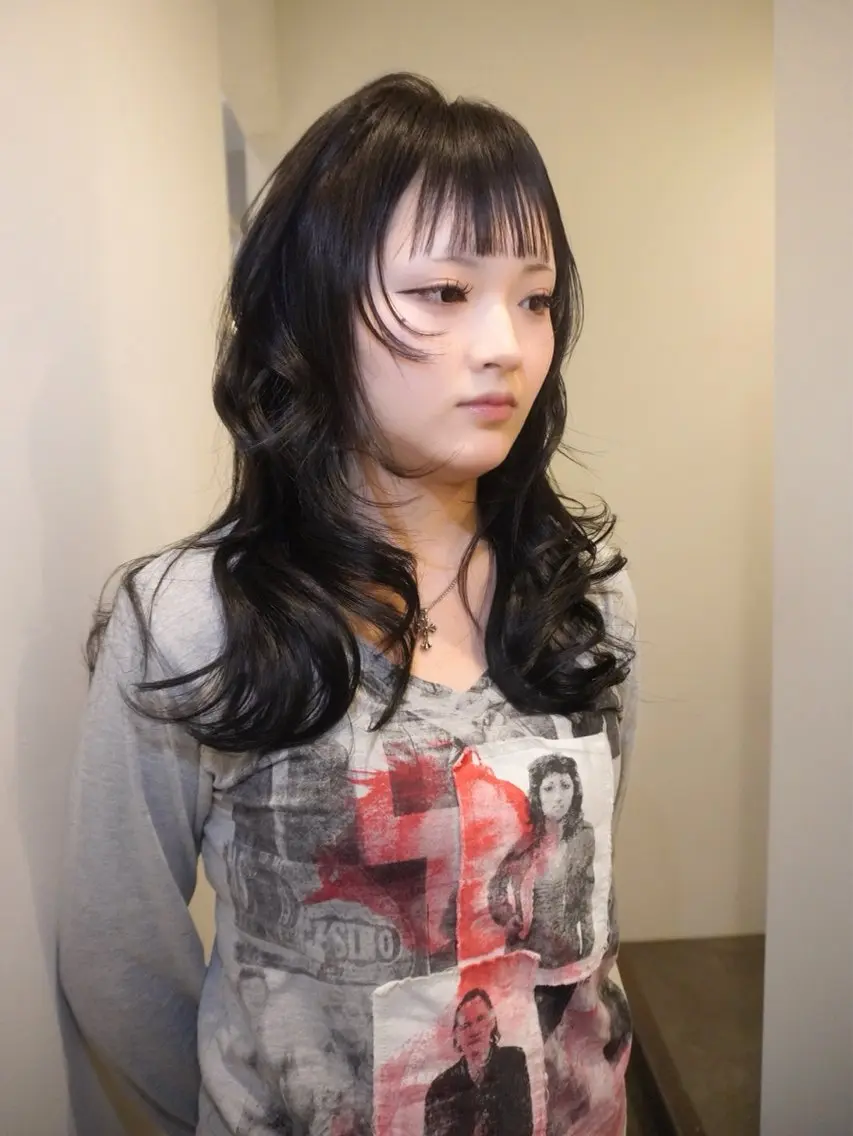 セミロング 愛瑠奈 erunaのヘアスタイル
