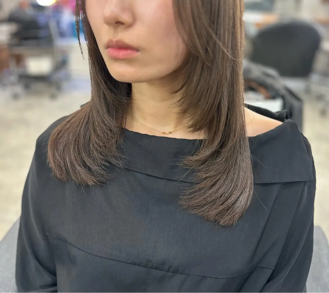 ミディアム レイヤーカット カット MOURI CHISATOのヘアスタイル