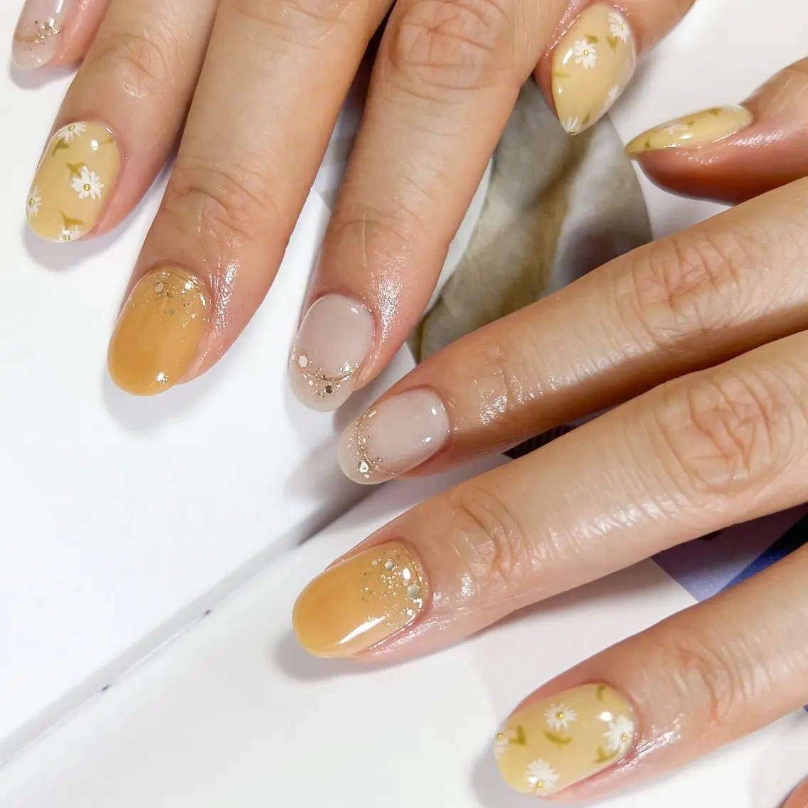 ネイル ブラウン フラワーネイル ゴールド ミラーネイル オレンジ ハンドネイル pointillé .ayaのネイルデザイン