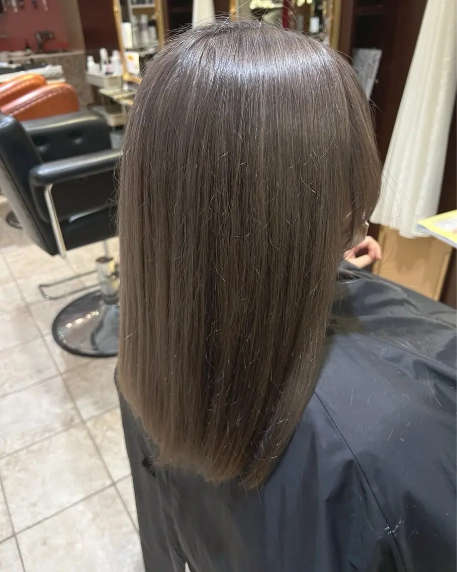 ロング ヘアカラー 安藤 舞衣のヘアスタイル